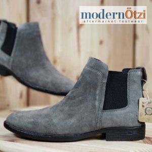 Born Suede Pull On Chelsea Ankle Boots Grey :1762